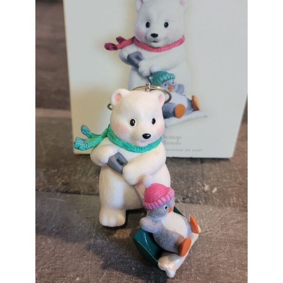 Hallmark 2007 here's the Scoop ornament Xmas Decor penguin polar bear - Picture 1 of 5